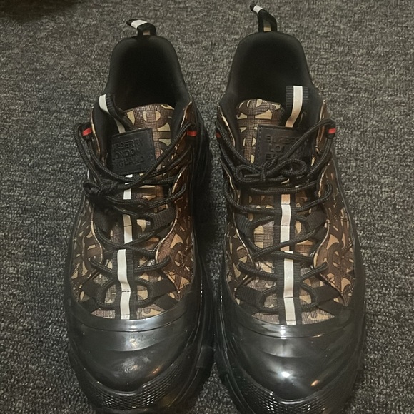 Mint condition Burberry negotiated price or take trades - Picture 4 of 4